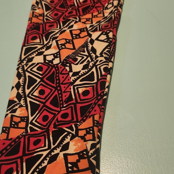 Lot of LuLaRoe Tall & Curvy Leggings - Picture 3 of 8